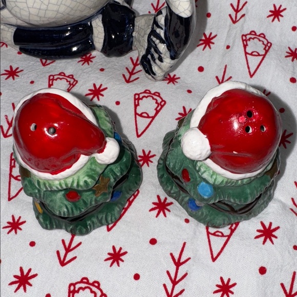 Festive Green Christmas Tree salt and pepper - Picture 4 of 5